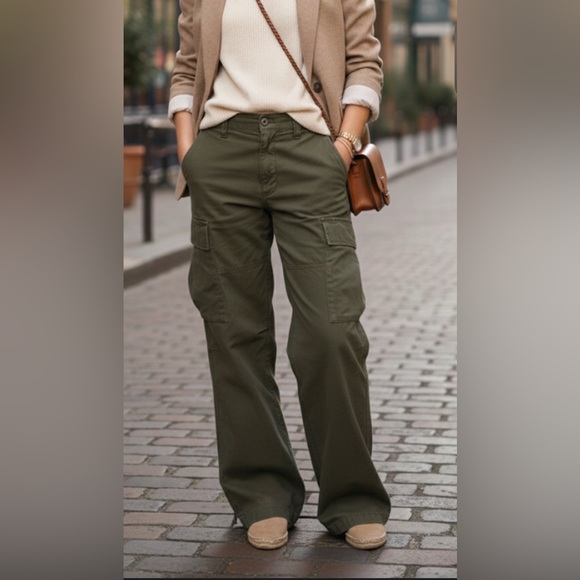 Aritzia Pants - TNA (Aritzia) Supply Cargo Pants - Olive Green - Size 4